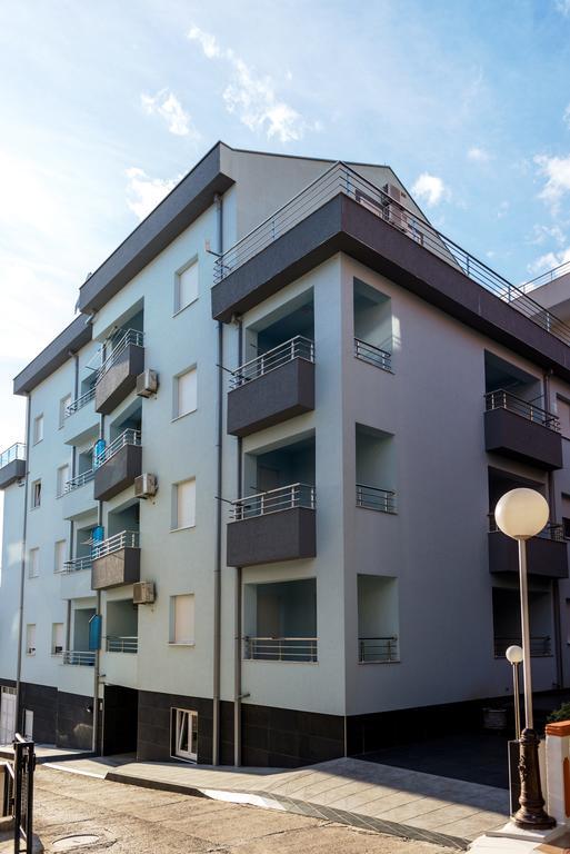 Apartmani Barovic Becici エクステリア 写真
